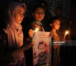 وقفة تضامنية مع الاسير ماهر الاخرس بغزة اضاءة الشموع (13).jpg