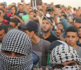 قادة الفصائل يشاركون المتظاهرين في مسيرة العودة ‫(41878045)‬ ‫‬.JPG