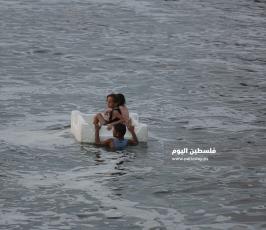 بحر غزة من حرارة الجو وانقطاع التيار الكهربائي (1).JPG