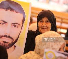 اعتصام اهالى الاسرى امام مقر الصليب الاحمر بمدينة غزة (5).JPG