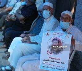  خيمة التضامن مع الأسير الأخرس أمام الصليب بغزة (9).JPG