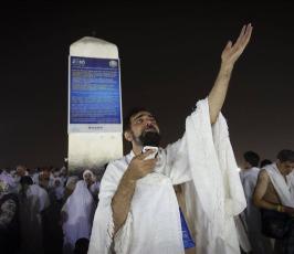  حجاج بيت الله الحرام لصعيد عرفات فجر اليوم ‫(38535686)‬ ‫‬ ‫‬.jpg