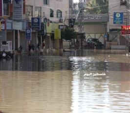 غزارة الأمطار تغرق شوارع كبيرة في بيت لاهيا (7).JPG