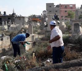 تنظيف مقبرة حي الشجاعية في شارع بغداد (12).jpg