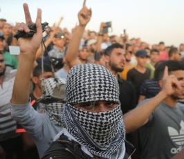قادة الفصائل يشاركون المتظاهرين في مسيرة العودة ‫(41878052)‬ ‫‬.JPG