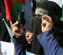 مسيرة نسائية بمناسبة يوم المرأة العالمي ‫(44237322)‬ ‫‬.JPG