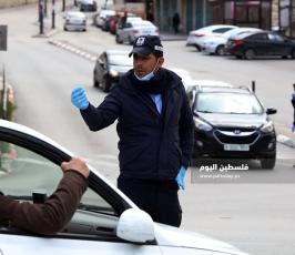 حواجز للامن الفلسطيني تفصل بين القرى والمخيمات وبين المدن في محافظة بيت لحم لمنع انتشار فيروس كورونا. (10).jpg