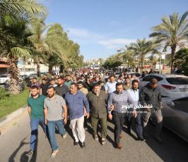 حشود جماهيرية بعزاء الدكتور رمضان (6).JPG