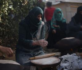 نساء فلسطينيات يُعددنَ خبز الصاج التراثي شرق خانيونس جنوب قطاع غزة ‫(42402310)‬ ‫‬.jpeg