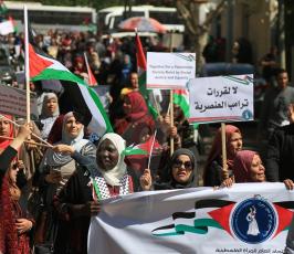 مسيرة نسائية بمناسبة يوم المرأة العالمي ‫(1)‬.JPG