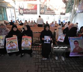 اعتصام اهالى الاسرى الاسبوعى امام مقر الصليب الاحمر بغزة (1).JPG