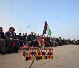 فعاليات جمعة التضامن مع الشعب الفلسطينى فى مخيم العودة شرق خزاعة (6).jpeg