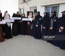 وقفة نسائية في غزة رفضاً لـقانون حماية الأسرى داخل مقر المجلس التشريعي (5).JPG