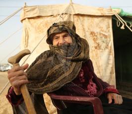  امرأه ثمانينية تشارك في مسيرات العودة شرق قطاع غزة ‫(37552643)‬ ‫‬.JPG