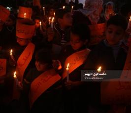 أطفال غزة يشعلون الشموع رفضا لصفقة القرن (8).JPG