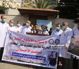 أطباء الاتحاد الاسلامى ينظمون مؤتمراً صحفياً حول وضع الاسير الاخرس (1).JPG