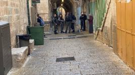 مشاهد من مكان استشهاد سيدة فلسطينية برصاص الاحتلال في باب السلسلة