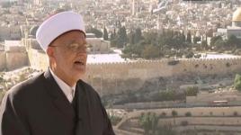 بعد اجرائه عملية جراحية..الشيخ عكرمة صبري يطمئن الجميع على صحته