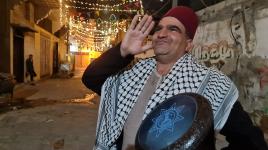 30 عامًا قضاها بين الشام وغزة تعرف قصة المسحراتي نزار الدباس