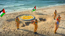 مؤسسة رواسي فلسطين ترسم شعار (القدس هي المحور) على رمال شاطئ غزة