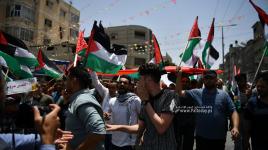 مسيرة أعلام فلسطينية في شارع صلاح الدين بالقدس المحتلة