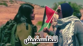امرأة فلسطينية تتحدى بكل قوة مجندة في جيش الاحتلال