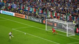 لاعب نيجيري يهدر ركلة جزاء بطريقة طريفة