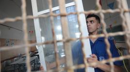 تنظيف وتهيئة الفصول داخل المدارس استعداداً لاستقبال الطلبة مع قرب بدء العام الدراسي الجديد