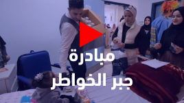 مبادرون ينفذون حملة "جبر الخواطر" والتي تهدف للترفيه النفسي على الأطفال المرضى وأهاليهم داخل مستشفيات القطاع