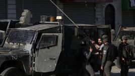 لحظة اعتقال شاب ووالده بعد الاعتداء عليهما في بطن الهوى بسلوان جنوب الأقصى
