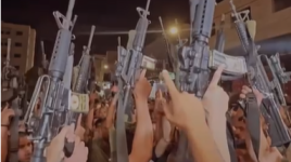"على الشهادة تبايعنا.. احنا وكل الكتيبة".. هتاف المشاركين في المسيرة التي انطلقت في مخيم جنين رفضا للاعتقال السياسي وملاحقة المقاومين من قبل أجهزة السلطة