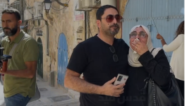 بكاء شديد ولحظات مؤثرة من عائلة صب لبن بالقدس لحظة استيلاء المستوطنين على منزلهم