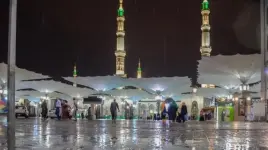 هطول أمطار غزيرة في ضواحي المدينة المنورة السعودية
