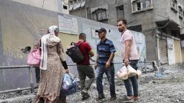 نازحون يعيشون بين القبور هرباً من قصف الاحتلال على مدينة خانيونس