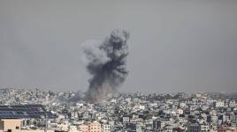 لحظة قصف طائرات الاحتلال برج العكلوك بحي النصر في غزة