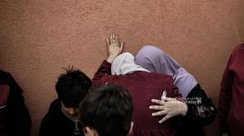 "ارفع راسك فوق أبوك شهيد"… فلسطيني من غزة يواسي طفلاً استشهد والده