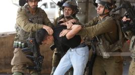 قوات الاحتلال تعتقل عمالاً فلسطينيين على حاجز زعيم شرق القدس