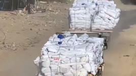 دخول شاحنات تحمل خياماً و"شوادر" إلى شمال غزة