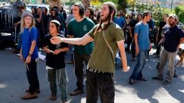 مستوطنون ينظمون حفل زفاف فوق أراضٍ فلسطينية شمال غربي القدس