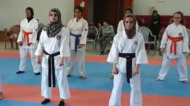 رغم الندرة: فتيات بغزة يتعلمن الكاراتيه.. هواية وحماية