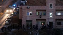 #مشاهد مؤلمة:مقدسيون يحاولون منع الاحتلال من اقتحام منزلهم تمهيداً لهدمه بواد الحمص