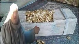 بالفيديو : مواطن مصري يكتشف كنز قارون ويطالب السيسي بـ10%