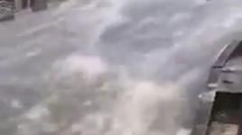 امطار غزيرة وغير مسبوقة تنهمر على اسطنبول بمنطقة أمينينو