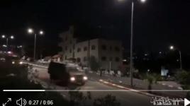 لحظة استهداف قوات الاحتلال بالزجاجات الحارقة خلال اقتحامها رام الله 