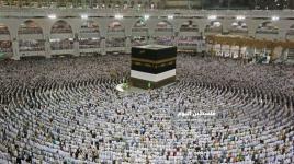هطول الأمطار على حجاج بيت الله الحرام وسط التكبير والدعاء
