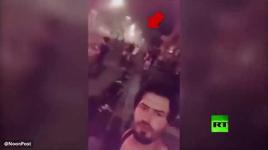 قذيفة صاروخية تمر بين المتظاهرين في العراق...