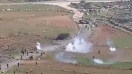شبان يتصدون لقوات الاحتلال عقب اقتحام قرية المغير شمال شرق رام الله