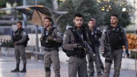 #شاهد: شرطة الاحتلال تقتحم المصلى القبلي وتنغص على المصلين