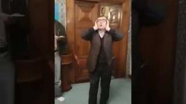 مؤذن تركي يُبهر الزوار بمقامات الأذان...