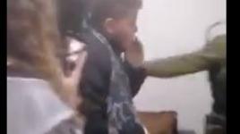 لحظة اعتقال شقيق عهد التميمي وصراخ الاخيرة على جنود الاحتلال